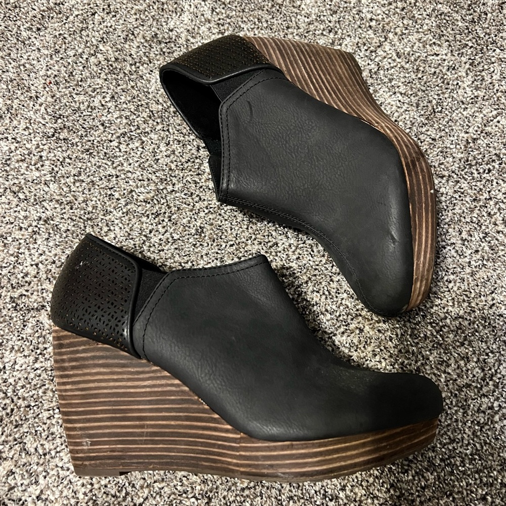 Dr Scholls wedges, black, very comfortable! BNWOT. Never been worn